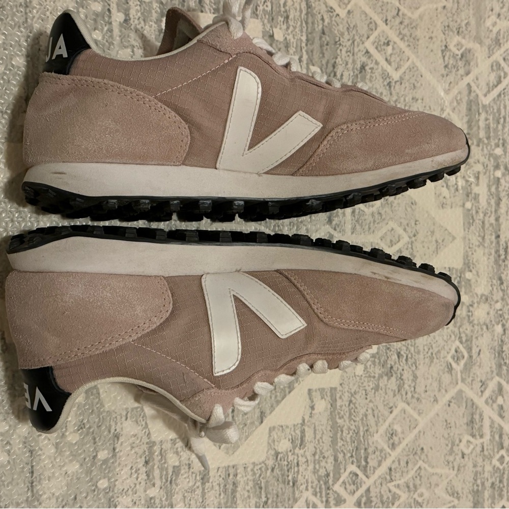 VEJA - Picture 2 of 3